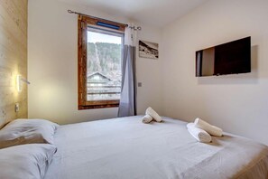 2 bedrooms, WiFi, bed sheets - 140m from ski lifts, 1st floor, terrace, parking, tv, ski locker, 66m², Morzine (Morzine)