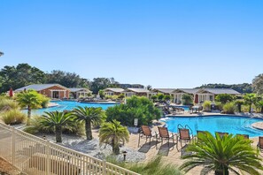 A heated pool - Rolling Tides awaits you! Beautiful beach, Luxurious pools, Family friendly (Santa Rosa Beach)
