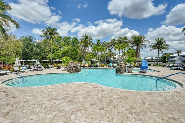 Pool - Newly Updated Golf Villa w/ Free Golf May-Oct (Naples)