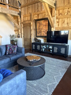 智能電視、壁爐、電子遊戲