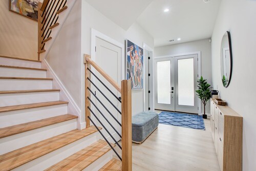Curated comfort + backyard retreat, 2mi to stadium, GWCC, and area attractions