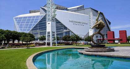 Holiday-Ready, Spacious & Bright Home w/ Backyard Retreat, Near City Attractions