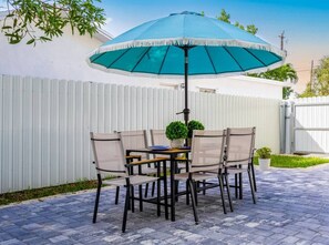 تناول الطعام بالخارج