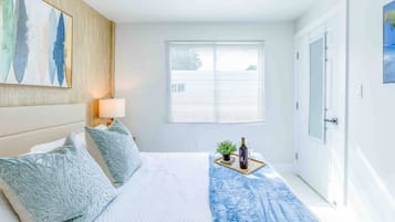 2 bedrooms, desk, iron/ironing board, WiFi