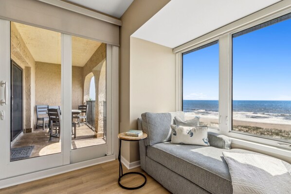 Smart TV, ping pong, books - AIP RESORT,Upscale Oceanfront, 5th Floor, STEPS TO THE BEACH AND THE POOL (Fernandina Beach)