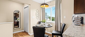 New! Cozy 1BR, Minutes to Roseville Downtown