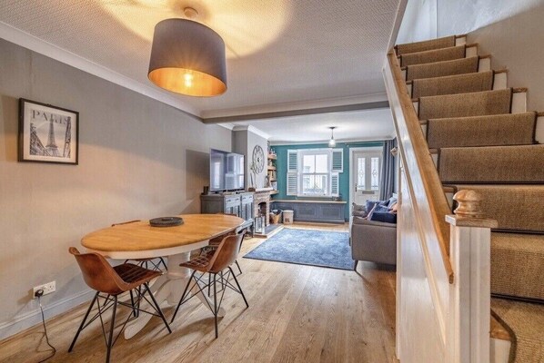 Interior - 2 Bed Cozy Cottage with Log Burner (Eton Wick)