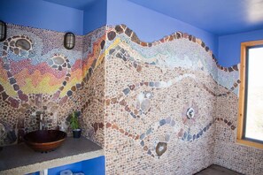 淋浴设施、环保洗浴用品、毛巾、肥皂