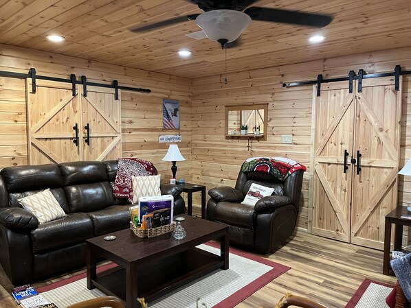 Living area - Cozy apartment in Country setting. Close to Lake Hamilton and Hot Springs. (Hot Springs)