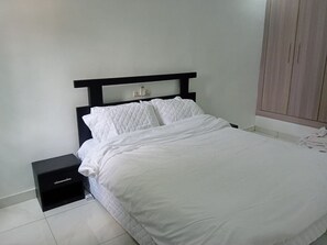 2 habitaciones, tabla de planchar con plancha, wifi y ropa de cama 