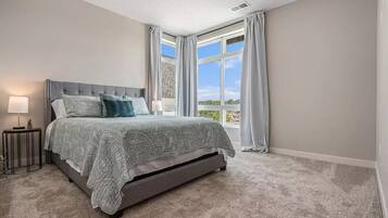 2 bedrooms, desk, iron/ironing board, travel cot