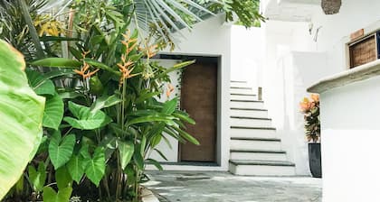 Villa El Swell Sayulita Surf House. Only 10min walk to the beach!