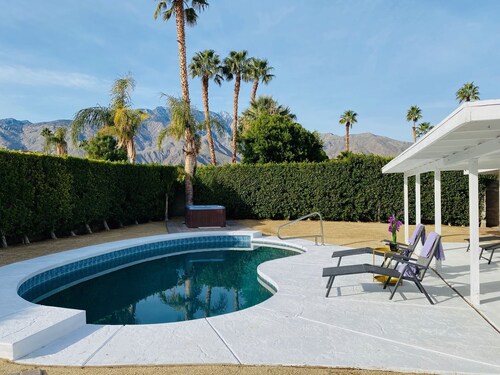 Close to Downtown Palm Springs: Villa w. Magical Views, Saltwater Pool, Sleeps 8
