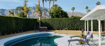 Close to Downtown Palm Springs: Villa w. Magical Views, Saltwater Pool, Sleeps 8