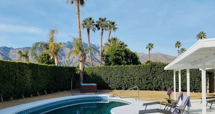 Close to Downtown Palm Springs: Villa w. Magical Views, Saltwater Pool, Sleeps 8