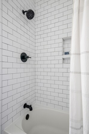 Hair dryer, towels, soap, shampoo - Porch/Fire Pit | Walk to Park Circle | The Quiver (North Charleston)