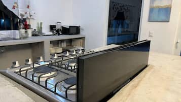 Fridge, microwave, oven, blender