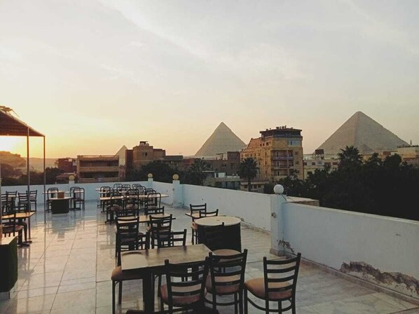 Free minibar, in-room safe, blackout drapes, soundproofing - SAS pyramids view (Giza)