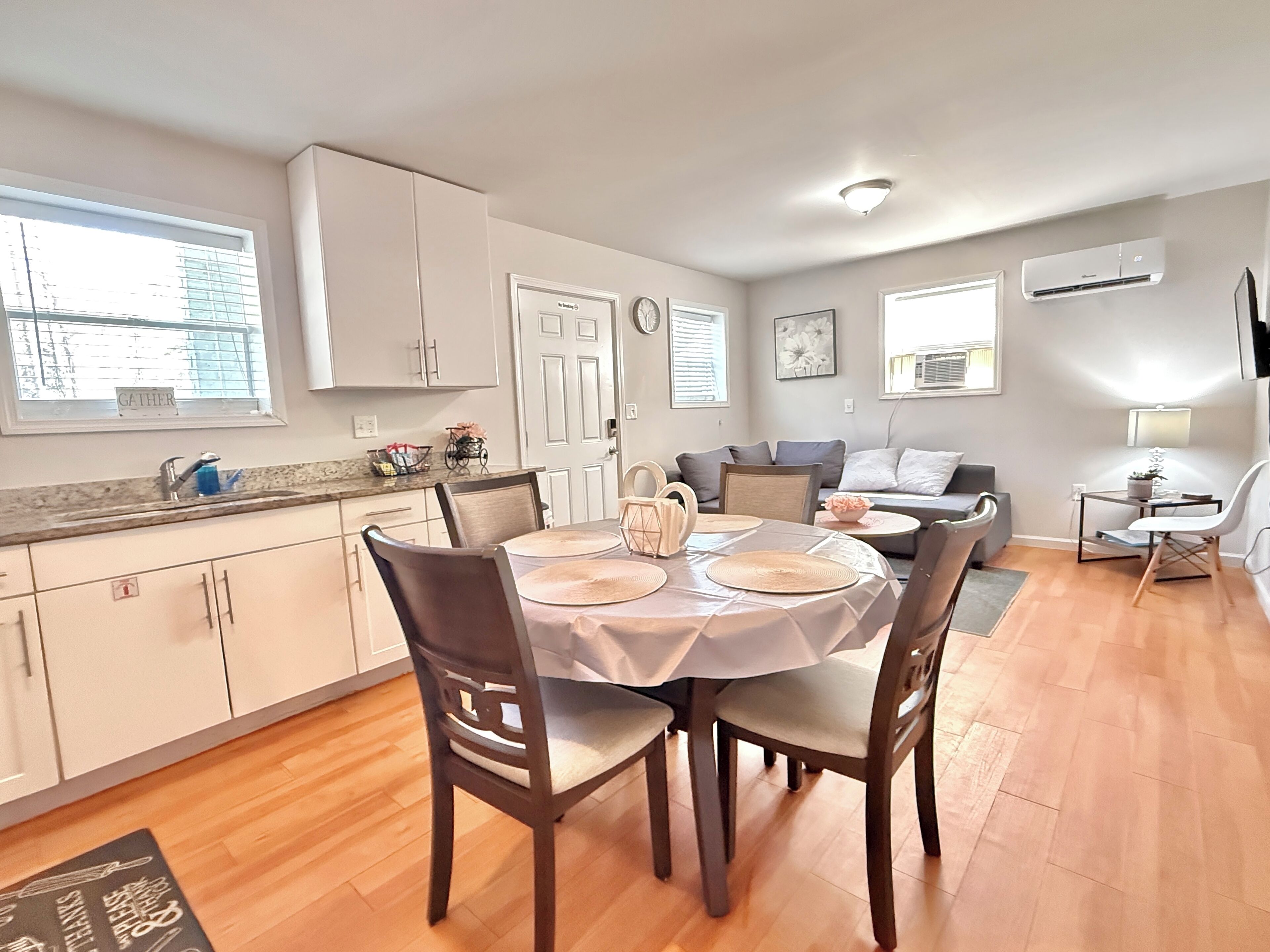 Convenient Bright 2 Beds/1 Bath Apartment+10 Min Airport.easy Access To Highway. - Charleston, SC