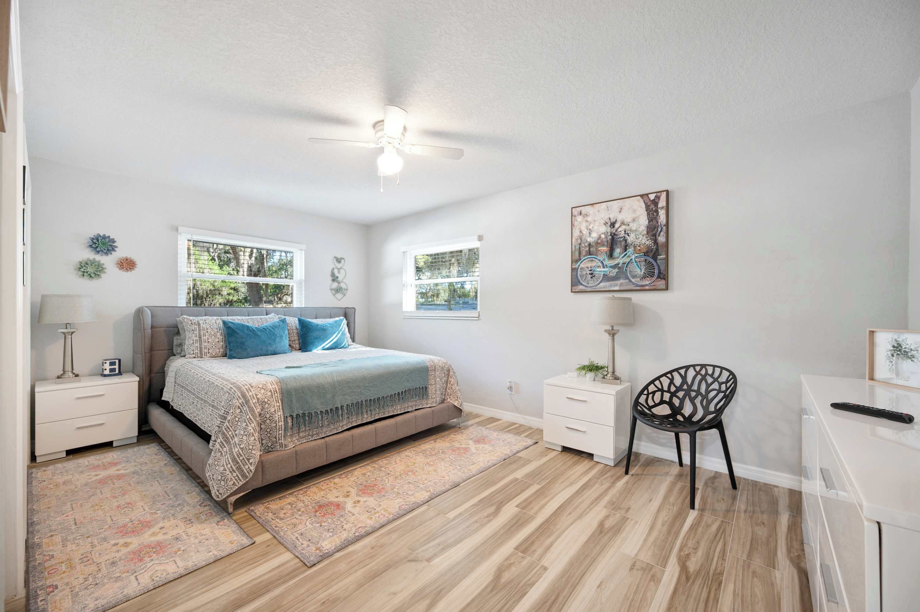 3 bedrooms, desk, iron/ironing board, travel cot