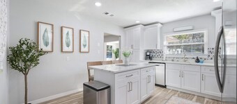 3br/2ba, by I4 and Disney. Pet Friendly, fenced yard, handicap ramp. sleeps 10