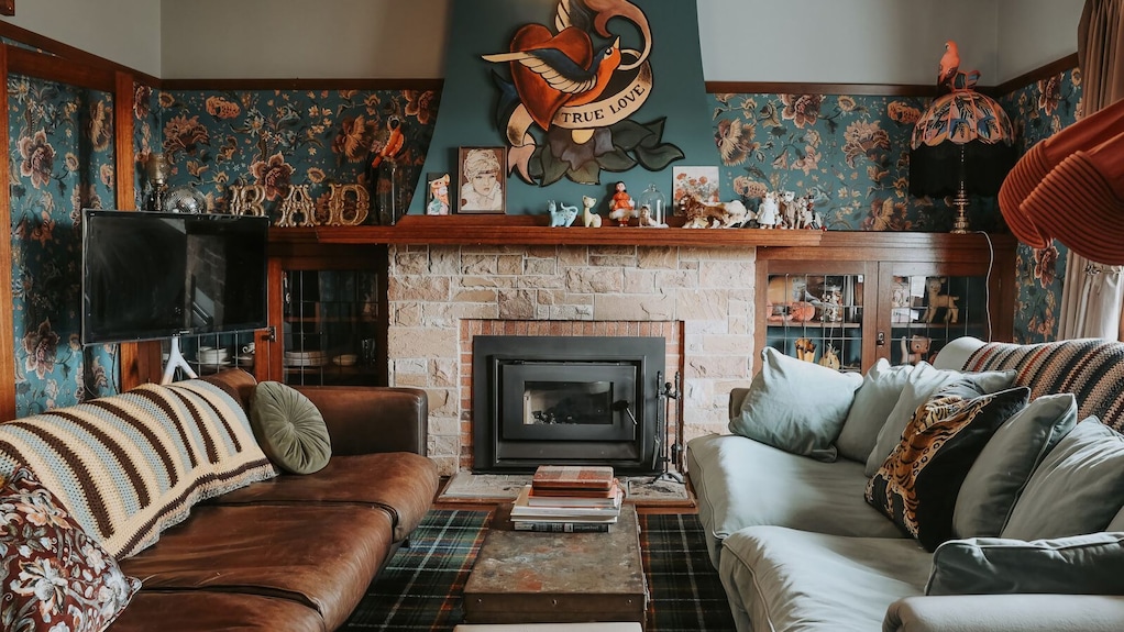 Vibrant Dual Retreat: Vagabond's Rest & Rose Gold Hideaway - Launceston
