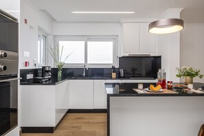 Fridge, microwave, oven, dishwasher - Casas da Luz - Casa da Pedreira by Madeira Sun Tra (Ponta do Sol)