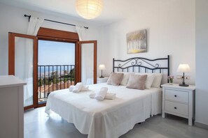3 chambres, fer et planche à repasser, Wi-Fi gratuit, draps fournis