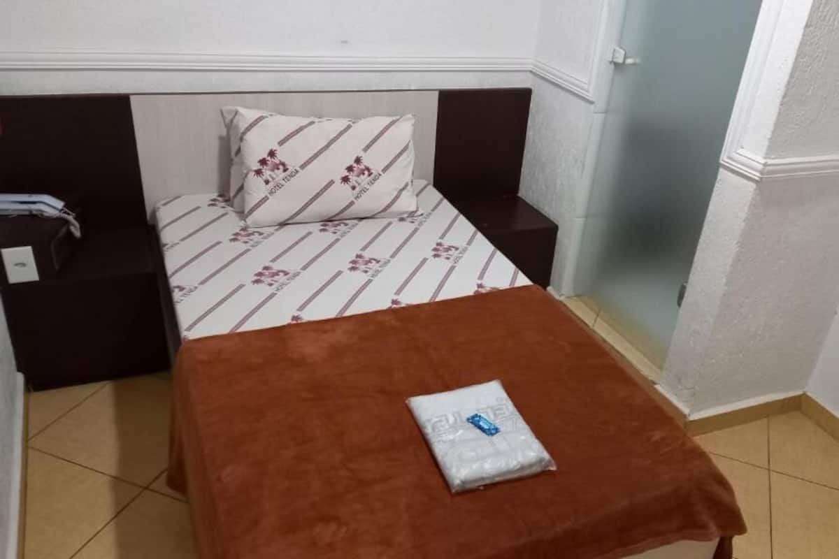 Habitación individual estándar | Wifi gratis y ropa de cama