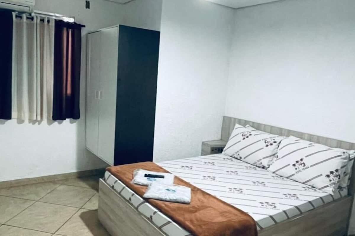 Wifi gratis y ropa de cama