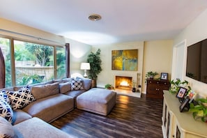 Smart TV, fireplace