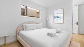 6 quartos, ferros/tábuas de passar roupa, Wi-Fi de cortesia