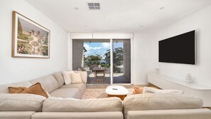 TV - Blanca Beach House 2, Vincentia (Vincentia)