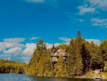 THuRSK Cottage overlooking Palmerston Lake