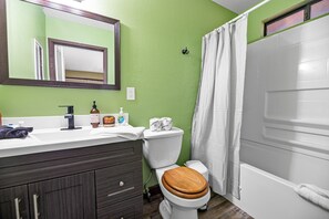 Basic Cabin | Bathroom - Sunrise Pines (Sugarloaf)