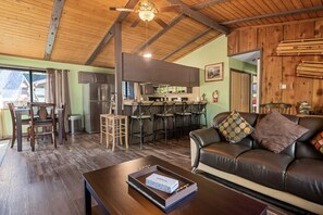 Living area - Sunrise Pines (Sugarloaf)
