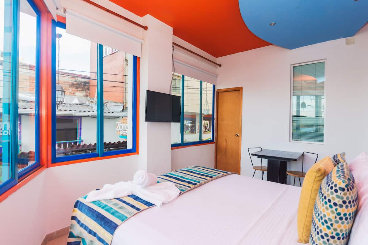 Junior tweepersoonskamer | Luxe beddengoed, donzen dekbedden, gratis wifi, rolstoeltoegankelijk
