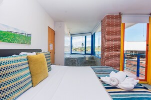 Ropa de cama de alta calidad, cubrecamas y wifi gratis 