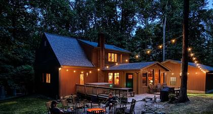 Escape to the wood—featuring hot tub, private trails, fire pit, peaceful seclusion. Dogs welcome.