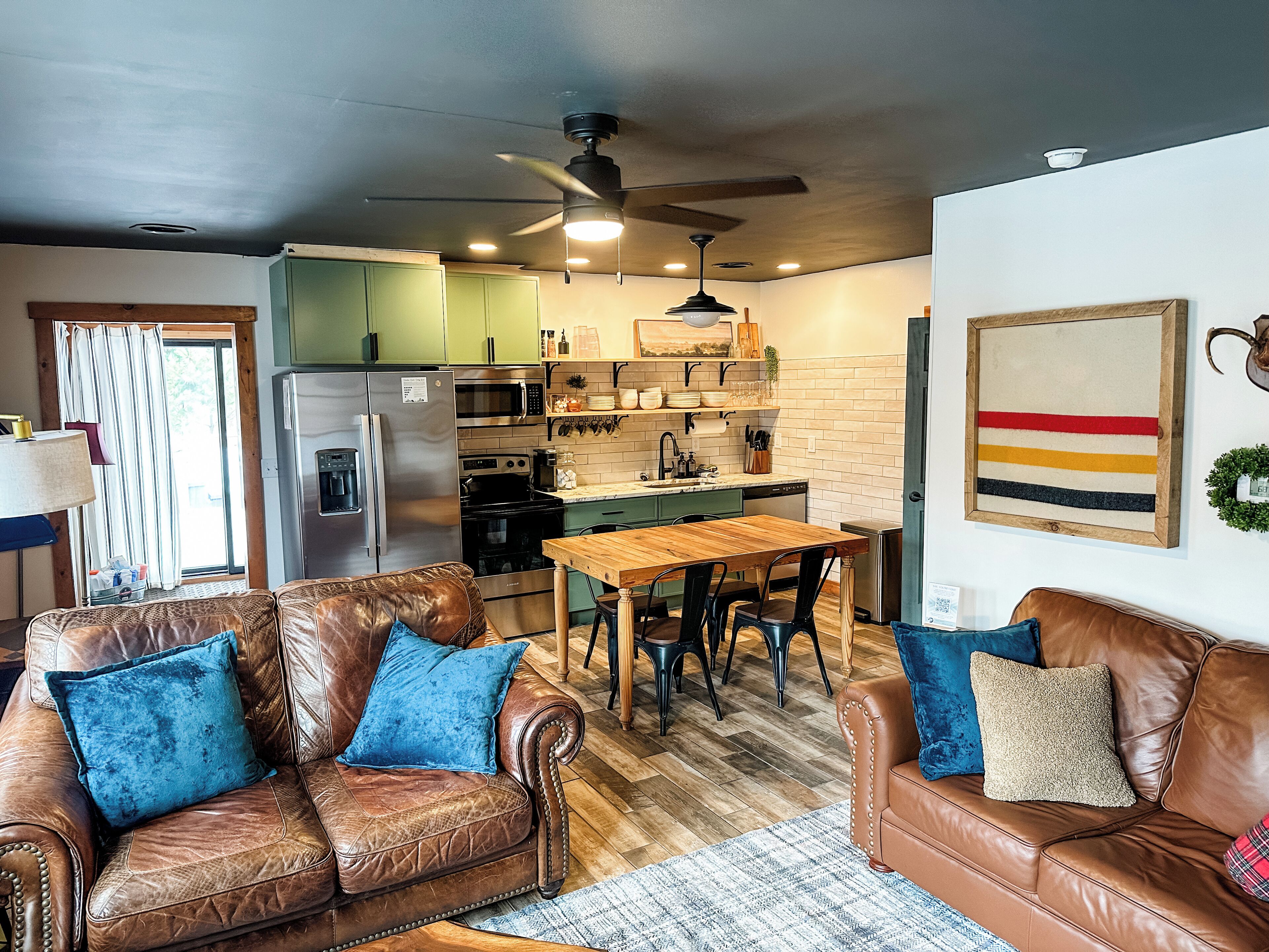 TV connectée, cheminée, lecteur de DVD, espaces bureaux