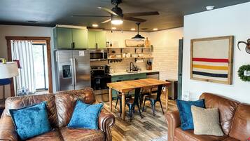 TV connectée, cheminée, lecteur de DVD, espaces bureaux