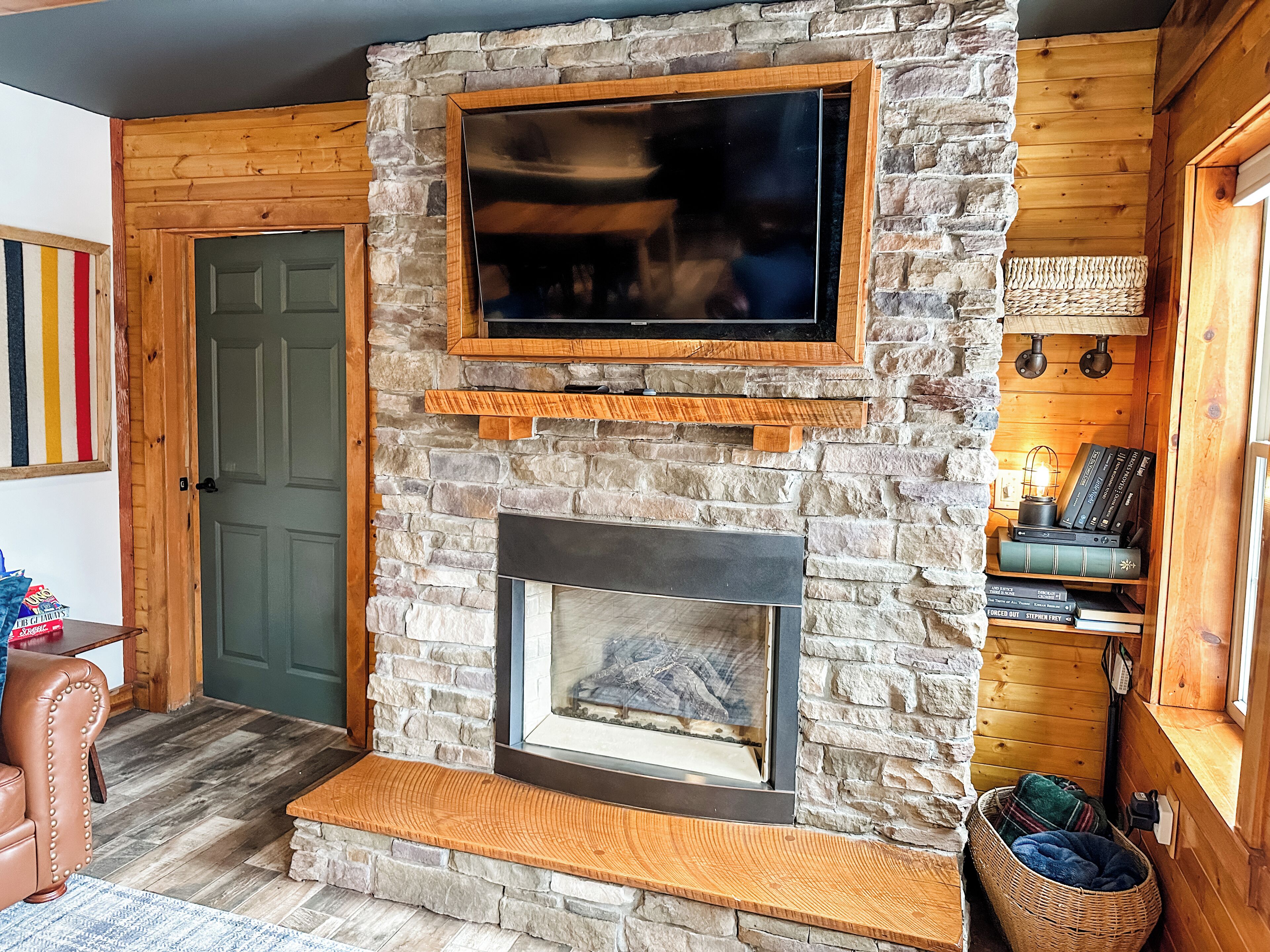 智能電視、壁爐、DVD 播放機、 辦公室