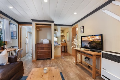 Pioneer Bungalow - Walk to Tahoe City