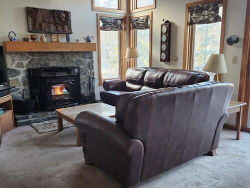 Peaceful, Sunlit Condo on Haystack Golf Course