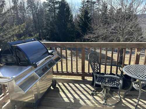 Peaceful, Sunlit Condo on Haystack Golf Course