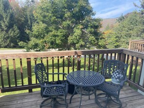 Outdoor dining - Peaceful, Sunlit Condo on Haystack Golf Course (Wilmington)