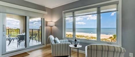 Smart TV, mesa de ping pong, libros