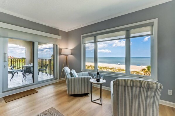 Smart TV, ping pong, books - AIP RESORT,2 OCEANFRONT BEDROOMS AND BALCONIES , STEPS TO THE BEACH AND THE POOL (Fernandina Beach)