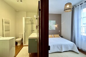 淋浴设施、吹风机、毛巾