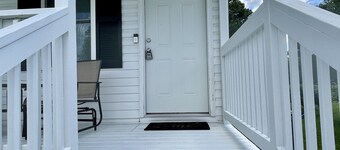 Modern 2BR Getaway: Walk to Chowan University & Local Eats!